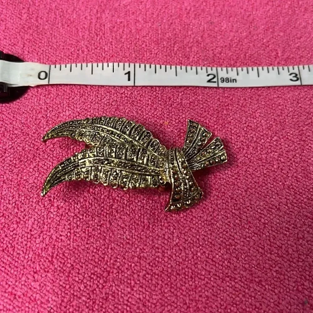 Vintage Gerrys Antique Gold Tone Brooch